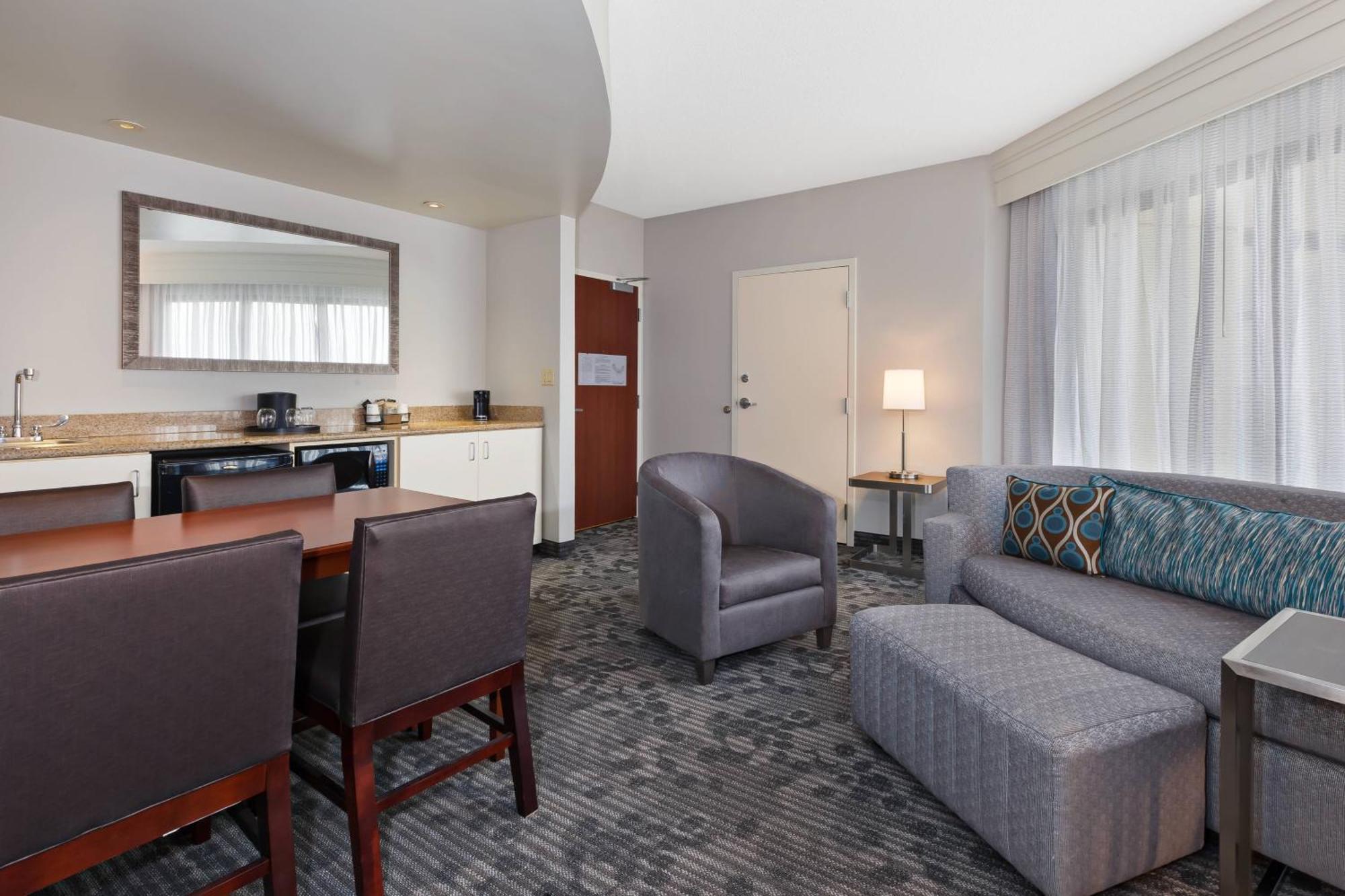 Courtyard By Marriott Oklahoma City Downtown Exterior photo